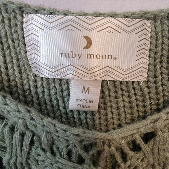 Green Sweater - Picture 3 of 3